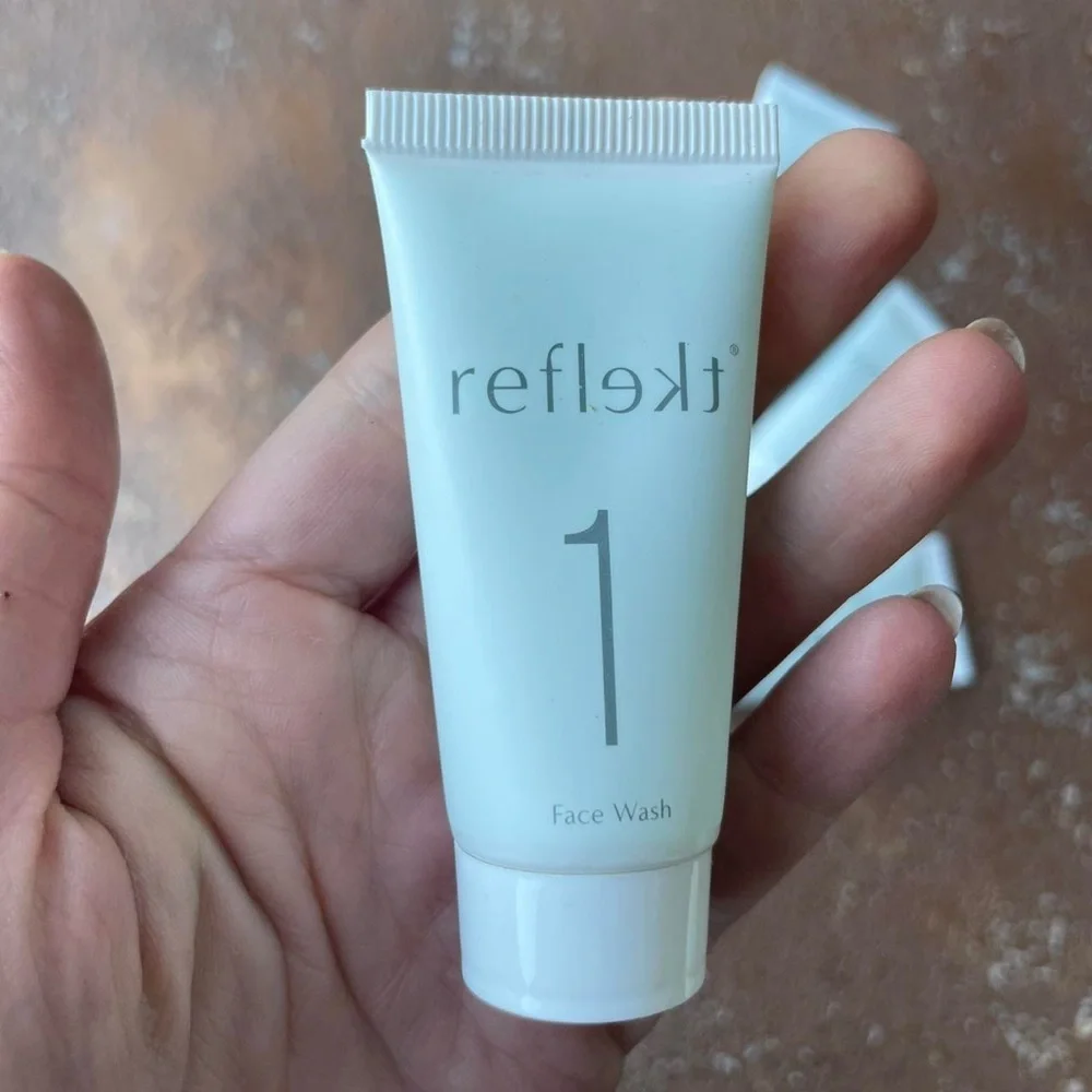 Reflekt 1 Daily Exfoliating Face Wash / comes with 5 travel size bottles